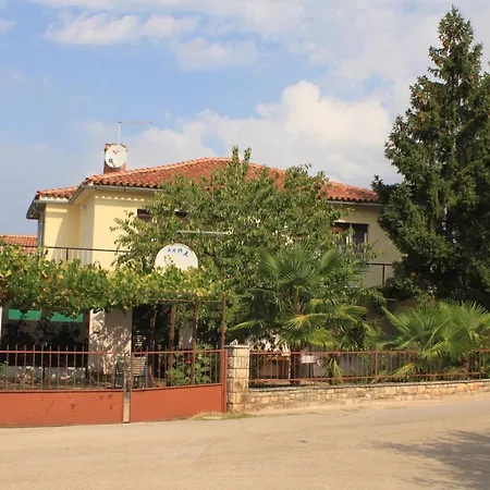 With A Parking Space - 6978 Umag